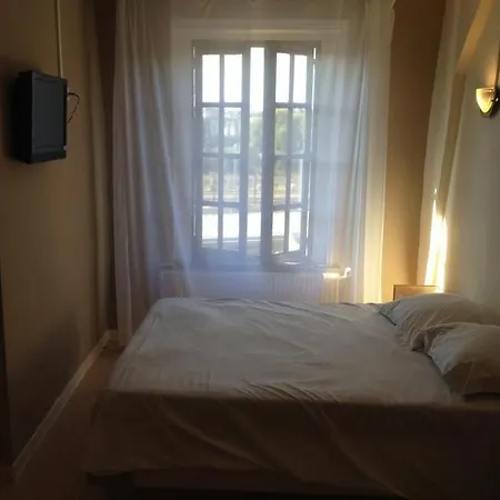 Le Bristol 2*